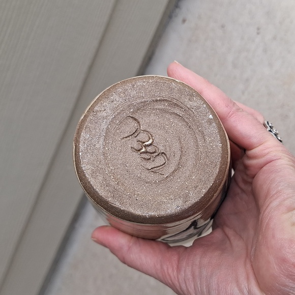 Vintage artist signed speckle pottery vase - Picture 6 of 8